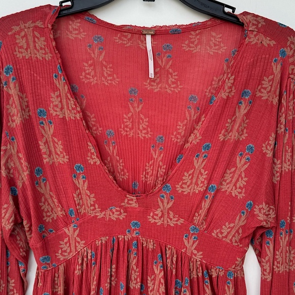 FREE PEOPLE Floral Ruffle Boho Peasant V-Neck Top Long Sleeve Rayon Brick Red XS - Picture 3 of 6